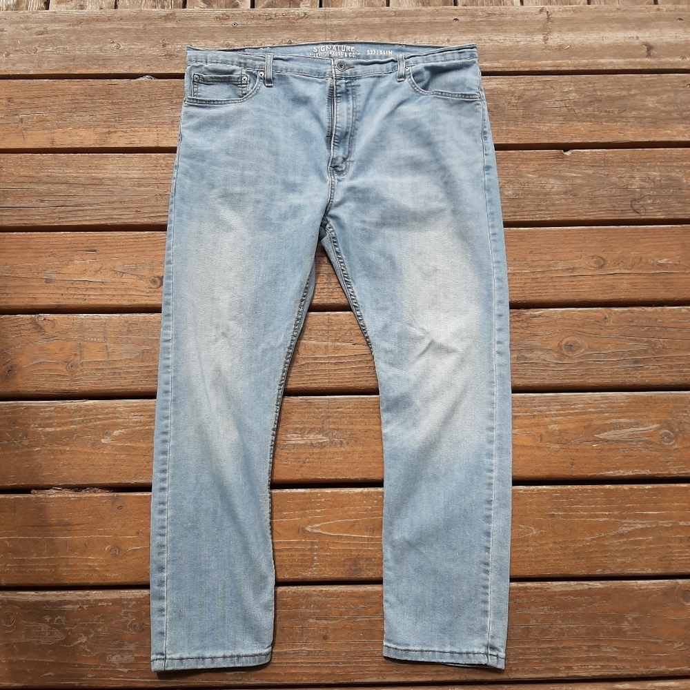 Levi Srauss Used, in good shape, Signature by Levi Strauss, size 40x30 A352422